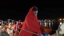 Rescatados 36 migrantes de una patera en Motril