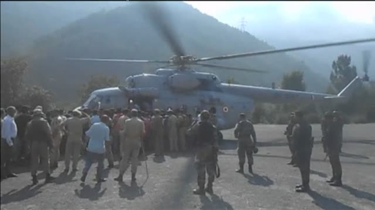 16 muertos y 27 heridos tras caer un autobús por un acantilado en la India