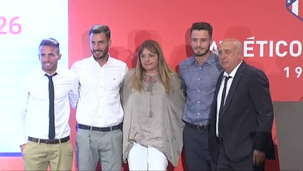 Saúl, emocionado al hablar de Simeone en el acto de presentación de su renovación