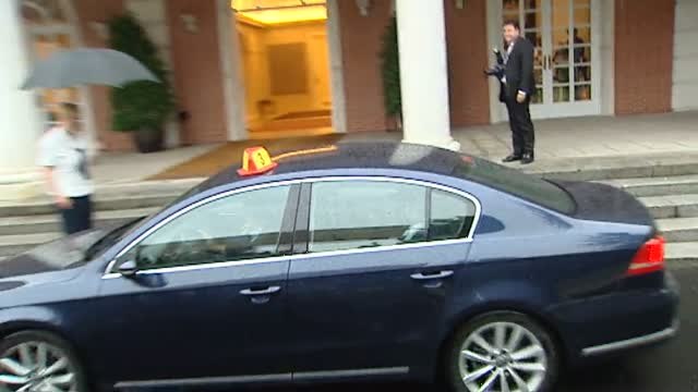 Distendido encuentro entre Rajoy y Sánchez en La Moncloa