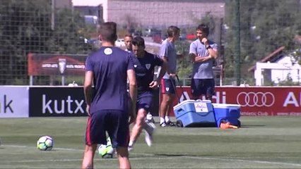 Sol intenso en el entrenamiento del Athletic