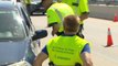 Lesionados medulares acompañan a la Guardia Civil en los controles para concienciar a los conductores