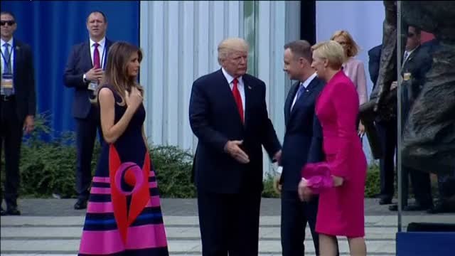 La primera dama de Polonia 'esquiva' la mano de Trump
