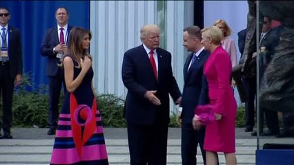 La primera dama de Polonia &#039;esquiva&#039; la mano de Trump