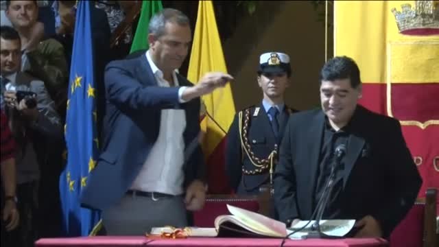Maradona, ciudadano honorífico de Nápoles