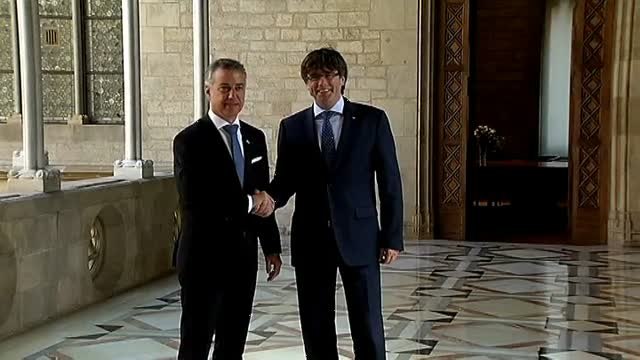 Puigdemont y Urkullu se reúnen en el Palau de la Generalitat