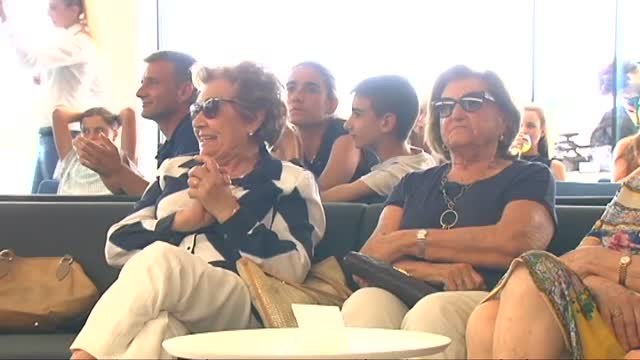 La abuela y los vecinos de Rafa Nadal celebran la victoria del tenista en Roland Garros