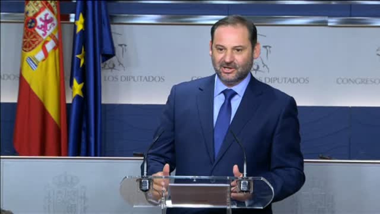 Ábalos: "No vamos de la mano de nadie, pero tendemos la mano a todos"