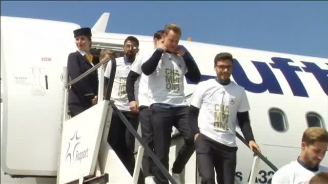 La selección alemana regresa a casa tras su victoria en la Copa Confederaciones