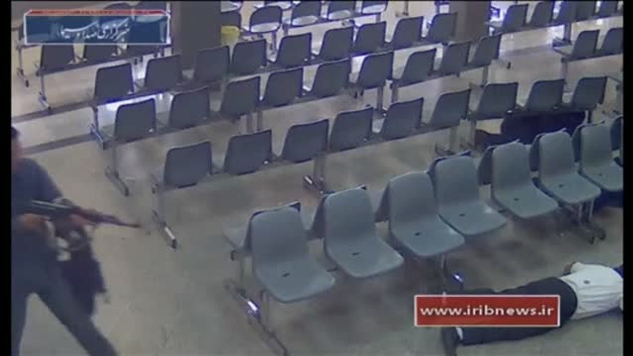 Nuevas imágenes muestran a los terroristas de Estado Islámico disparando en el interior del Parlamento iraní