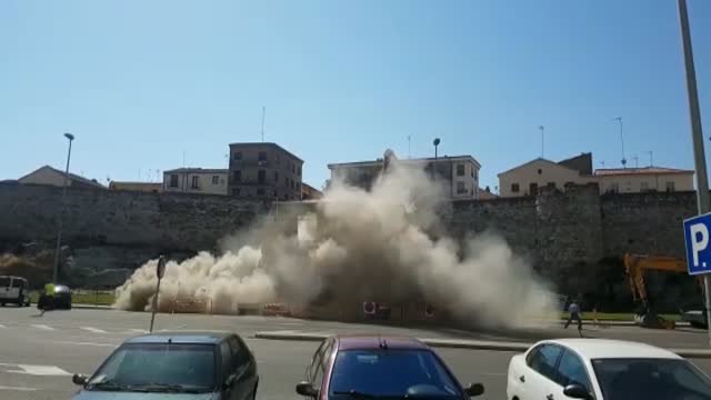 Espectacular derrumbe de un edificio en Zamora