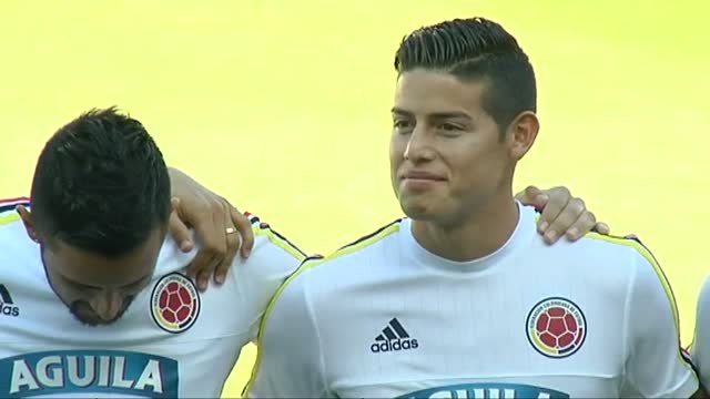James se entrena con Colombia mientras medita en su futuro