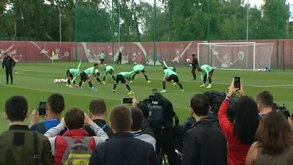 Cristiano es aclamado a su llegada a Kazán