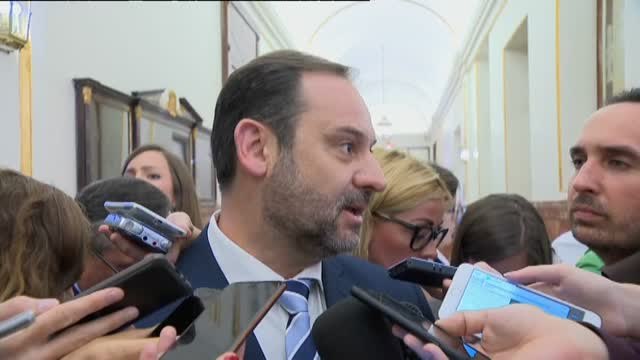 El PSOE pide a Podemos hechos , además de palabras