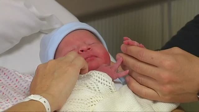 La natalidad española en mínimos históricos