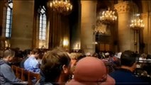 Momentos de pánico en el interior de Notre Dame en el momento del ataque a un policía en París