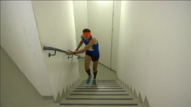 ¿Serían capaces de subir más de 60 pisos en menos de siete minutos sin ascensor?