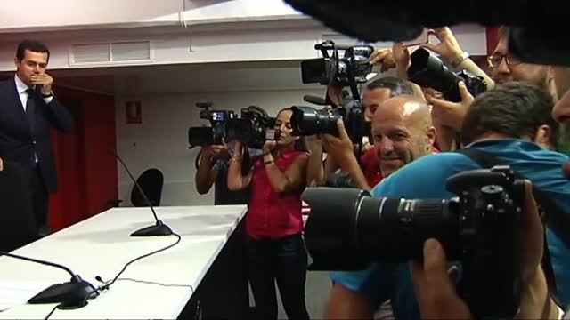 José Castro: Estamos negociando con diferentes jugadores y hay un interés por Banega