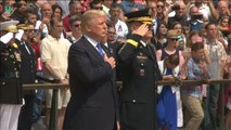 Trump rinde homenaje a los veteranos de guerra en Arlington