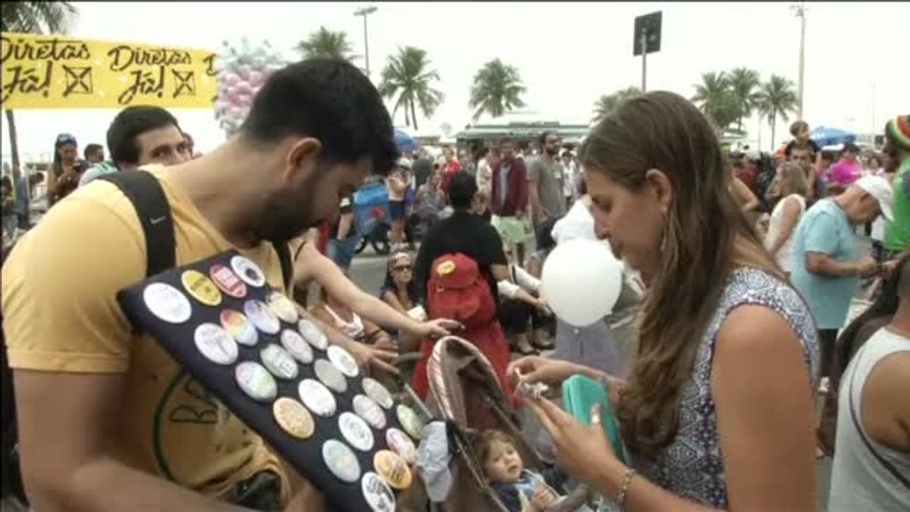 Miles de brasileños se concentran en Copacabana para pedir elecciones anticipadas