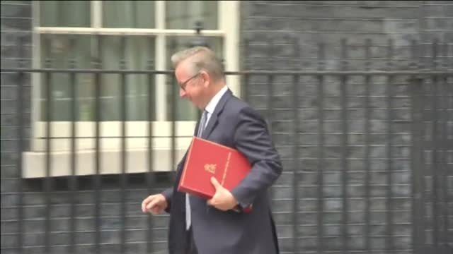 May se reúne con su nuevo gabinete por primera vez