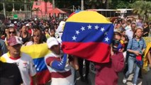 Multitudinaria despedida al joven fallecido esta semana en las calles de Caracas