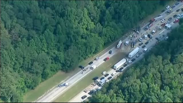 Al menos un muerto y 20 heridos en un accidente de autobús en Estados Unidos