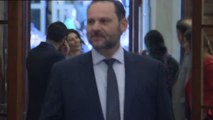 Iglesias tiende la mano al PSOE y Ábalos recoge el guante