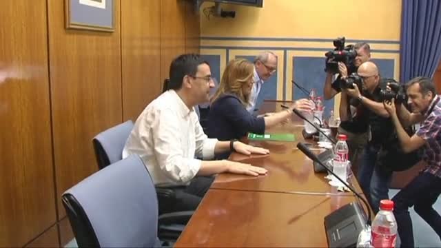 Susana Díaz, ovacionada en Sevilla por su grupo parlamentario