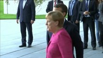 Macron acude a Berlín a ver a Merkel en su primer viaje oficial