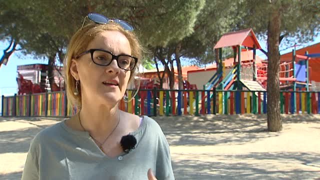 Una madre lleva 300.000 firmas al Congreso para no tener que pagar por los libros de texto