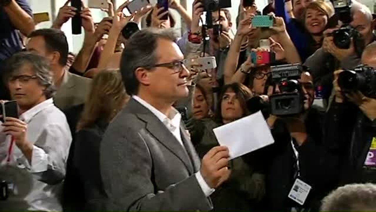 La Fiscalía pide que se investigue a Mas por usar dinero público en la consulta del 9N