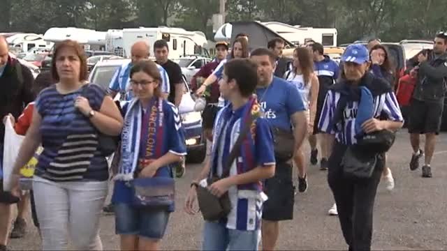 Una 'marea' de aficionados viaja de Vitoria y Barcelona al Calderón