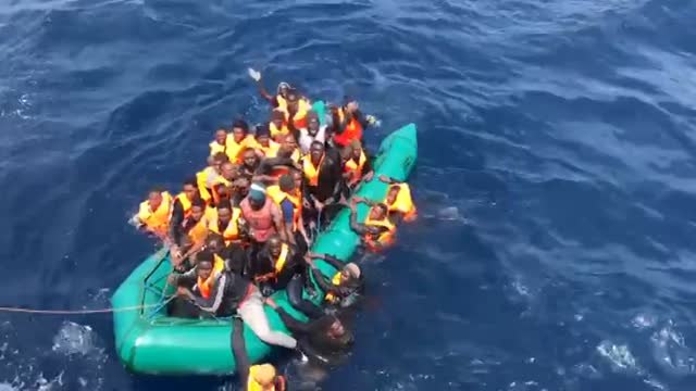 Rescatados 134 migrantes cuando viajaban en 4 pateras por el mar de Alborán