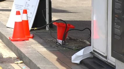 Una conductora arranca un surtidor de una gasolinera en Bilbao