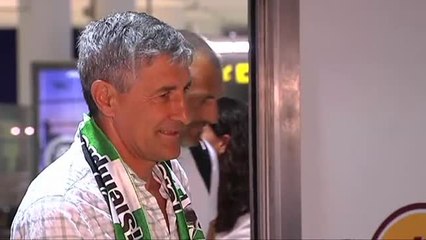 下载视频: Quique Setién, recibido con honores a su llegada a Sevilla