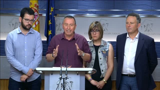 Compromís pide a Podemos que retrase la moción de censura para esperar al PSOE
