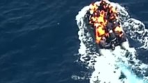 Rescatan a 34 inmigrantes cuya lancha se había incendiado en el Mediterráneo