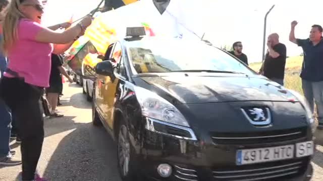 Miles de taxistas se manifiestan este mediodía en Madrid contra empresas como Uber y Cabify