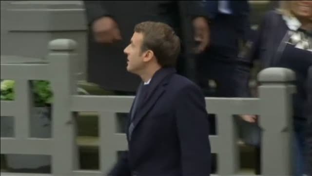 Macron acude a las urnas