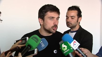 Скачать видео: Ramón Espinar insta a Susana Díaz a consultar con las bases socialistas el apoyo a la moción de censura contra Rajoy