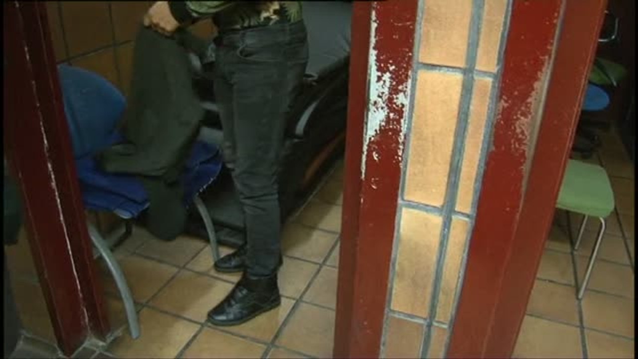 Un nuevo protocolo permitirá a la policía desnudar y cachear a delincuentes menores de edad
