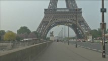 Greenpeace recuerda al Frente Nacional los valores de Francia con una pancarta en la Torre Eiffel