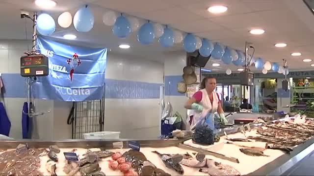 Aficionados del Celta y del Manchester United llenan Vigo de ambiente festivo