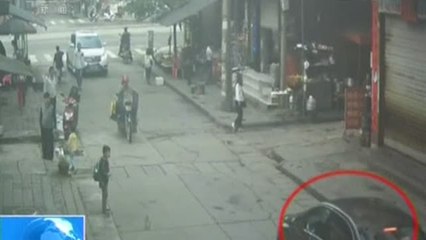 Una niña sobrevive a un atropello en China