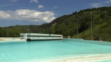 Surfear en una laguna artifical ya es posible en Guipúzcoa