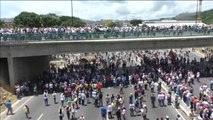 Miles de personas protestas en las principales vías de Venezuela