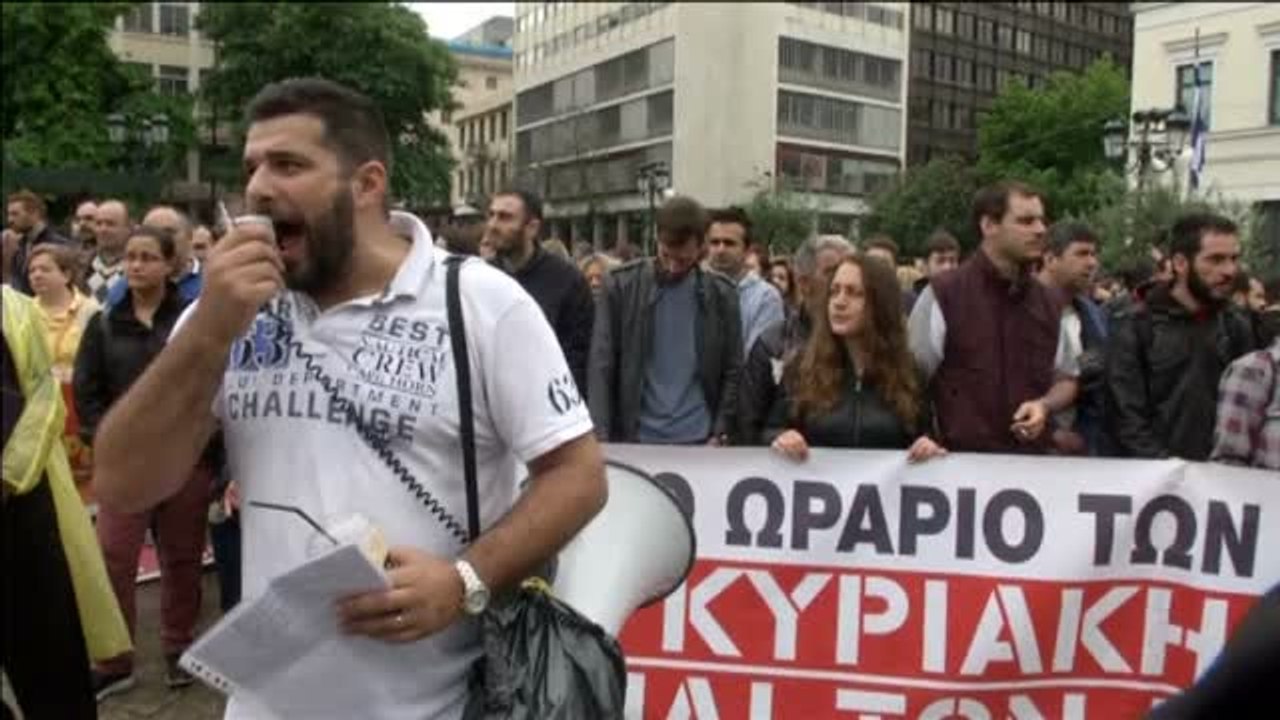 Grecia en huelga por nuevos recortes de sueldos y pensiones