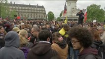 Protesta en París contra el nuevo inquilino del Elíseo, Emmanuel Macron