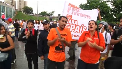 Download Video: Miles de opositores venezolanos salen un día más a las calles del país para exigir elecciones anticipadas